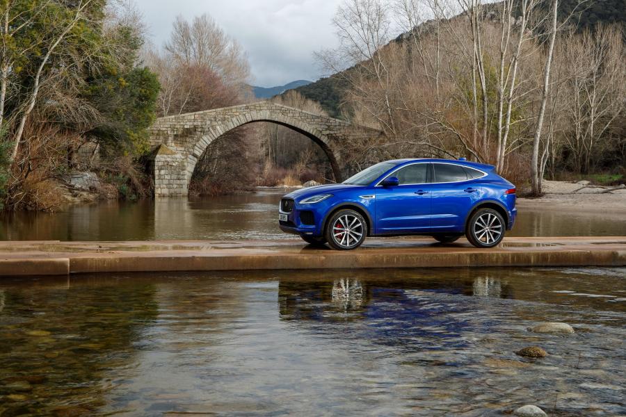  Jaguar E-Pace P300 AWD R-Dynamic 2017 года  (WW) (фото 40 из 40)